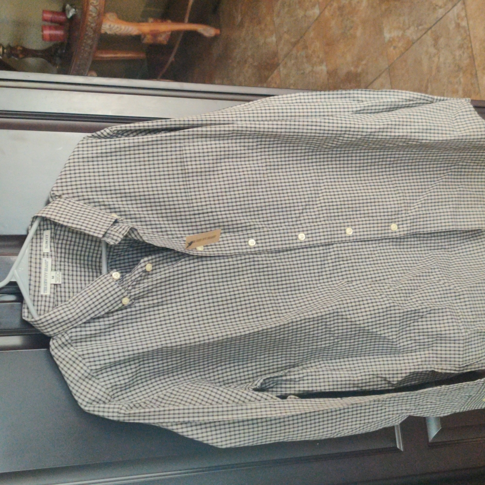 New Ivy Brand Medium black and white, Long Sleeve Button Down Collar,
